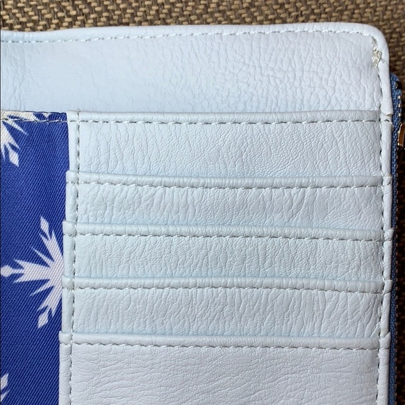 Loungefly Disney Frozen Olaf Flap Wallet - Picture 10 of 13
